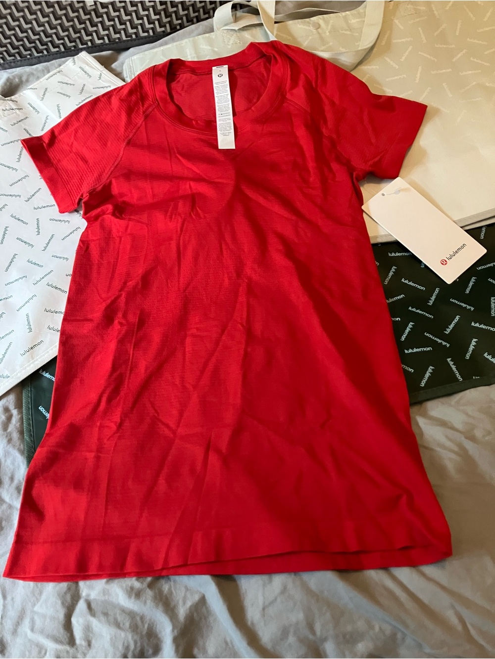 NWT Lululemon Swiftly Tech Short Sleeve 2.0, Sz 4, OXFORD RED
